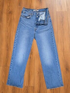 Levi’s Ribcage Straight Ankle Jeans – Size 27